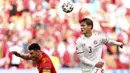 Pada 10 meit terakhir, Denmark menggencarkan serangan ke pertahanan Wales. Di menit ke-86, sontekan bek Jannik Vestergaard hampir berbuah gol sebelum membentur tiang gawang. (Foto: AP/Pool/Dean Mouhtaropoulos)