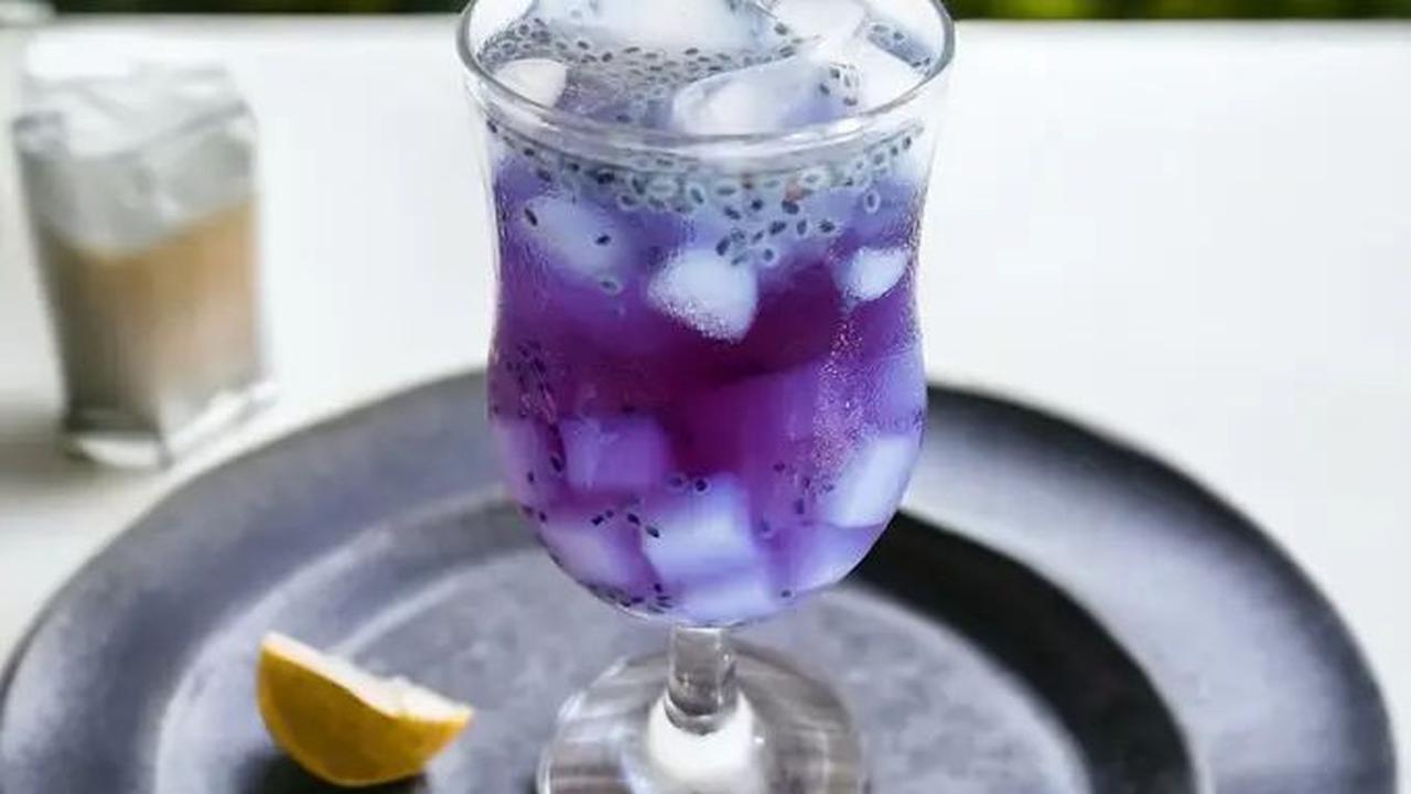 <b>Es Bunga Telang Nata de Coco </b><br>