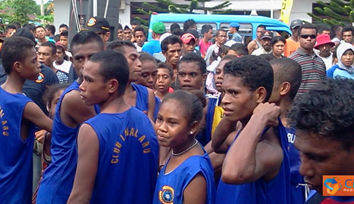 Citizen6, Dobo: Komandan Lanal TNI AL Kepulauan Aru melepas peserta lomba lari 10 km dalam rangka HUT Lanal TNI AL Kepulauan aru sekitar pukul 08.00 WIT pada, Minggu (3/6). (Pengirim: Elfi Husaini)