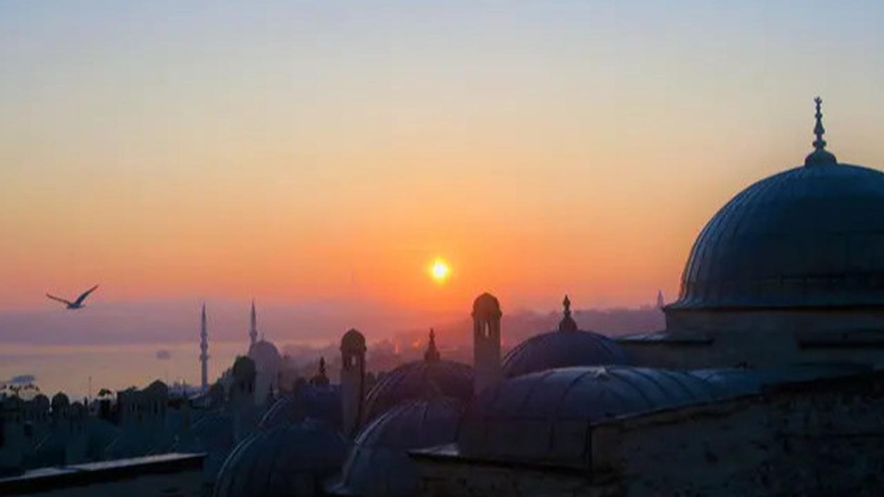 Ciri-Ciri Turunnya Malam Lailatul Qadar, Siapkan Diri untuk Malam Seribu Bulan
