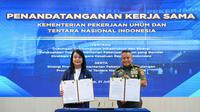 Penandatanganan MoU) antara Wakil Menteri PU Diana Kusumastuti dengan Inspektur Jenderal TNI Muhammad Saleh Mustofa. (Dok Kementerian PU)
