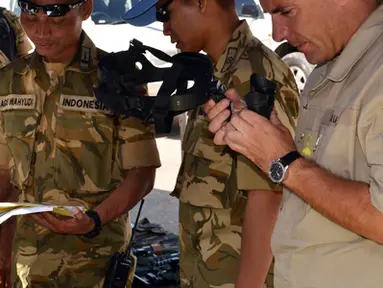 Citizen6, Lebanon: Kedatangan tim penilai dari UNIFIL diterima oleh Wadansatgas Indobatt Letkol Mar FJH Pardosi didampingi perwira Staf Logistik Mayor Mar Agus dan Kapten Kal Indra Aditya (Pengirim: Badarudin Bakri Badar).
