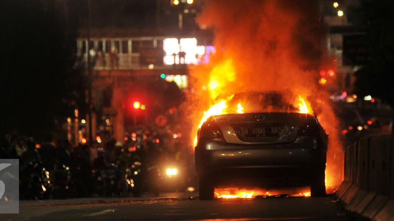 Ilustrasi mobil terbakar (Liputan6.com)