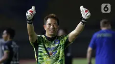 Selebrasi pemain Persib Bandung I Made Wiryawan usai berhasil menahan imbang PS Sleman dalam pertandingan semifinal leg kedua Piala Menpora 2021 di Stadion Manahan, Solo, Senin (19/4/2021). (Bola.com/Ikhwan Yanuar)