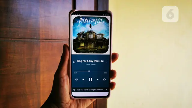 Tampilan YouTube Music ketika memutar audio