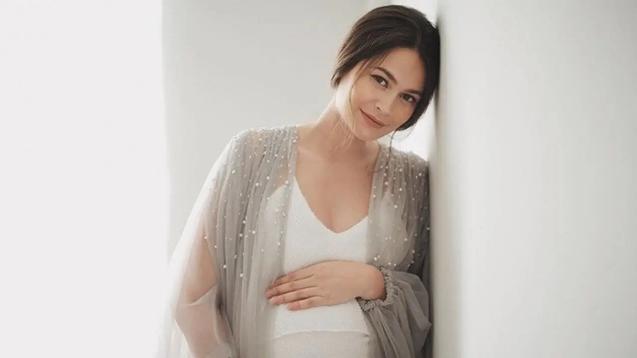 6 Potret Sabai Morscheck saat Lakukan Maternity Shoot, Tampil Menawan