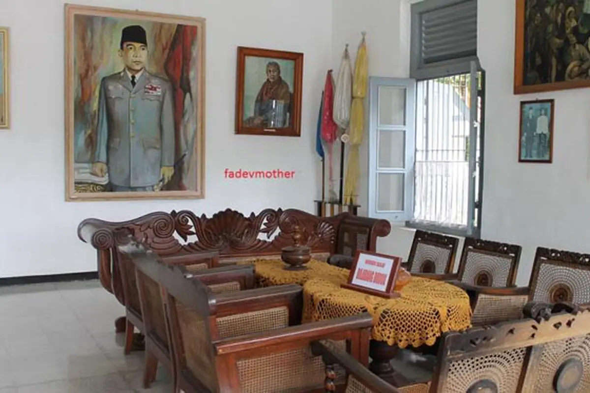 Wisata Sejarah ke Museum Soekarno di Blitar
