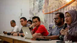 Sejumlah aktivis Koalisi Masyarakat Sipil yang terdiri dari Kontras, LBH Jakarta, YLBHI dan ICW memberi keterangan merespon penangkapan Penyidik KPK Novel Baswedan oleh Bareskrim Polri, di Jakarta, Jumat (1/5/2015). (Liputan6.com/Faizal Fanani)