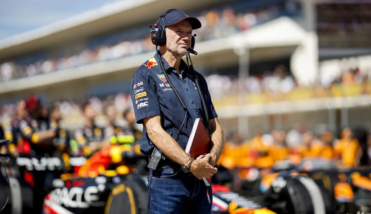 Kepala bidang teknis, Adrian Newey dikabarkan akan meninggalkan tim formula 1 Red Bull pada kuartal pertama 2025. (AFP/Getty Images/Chris Graythen)