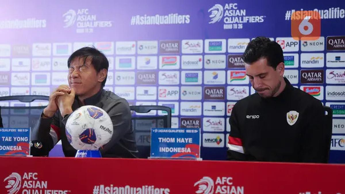 Foto: Beda Ekspresi Shin Tae-yong dan Thom Haye saat Jumpa Pers Timnas Indonesia Jelang Menghadapi Arab Saudi
