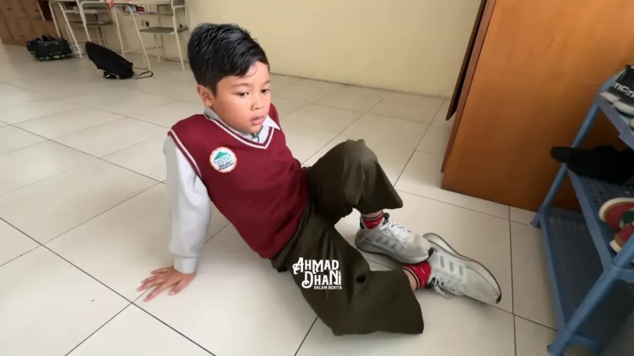 Penampilan Muhammad Ali bikin salfok. Potretnya dipuji ganteng.<br>