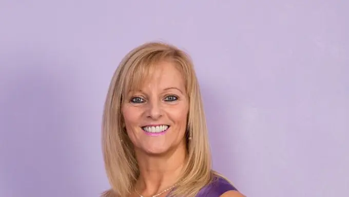 Demi Mendiang Anak, Wanita 54 Tahun Ini Ikuti Kontes Kecantikan