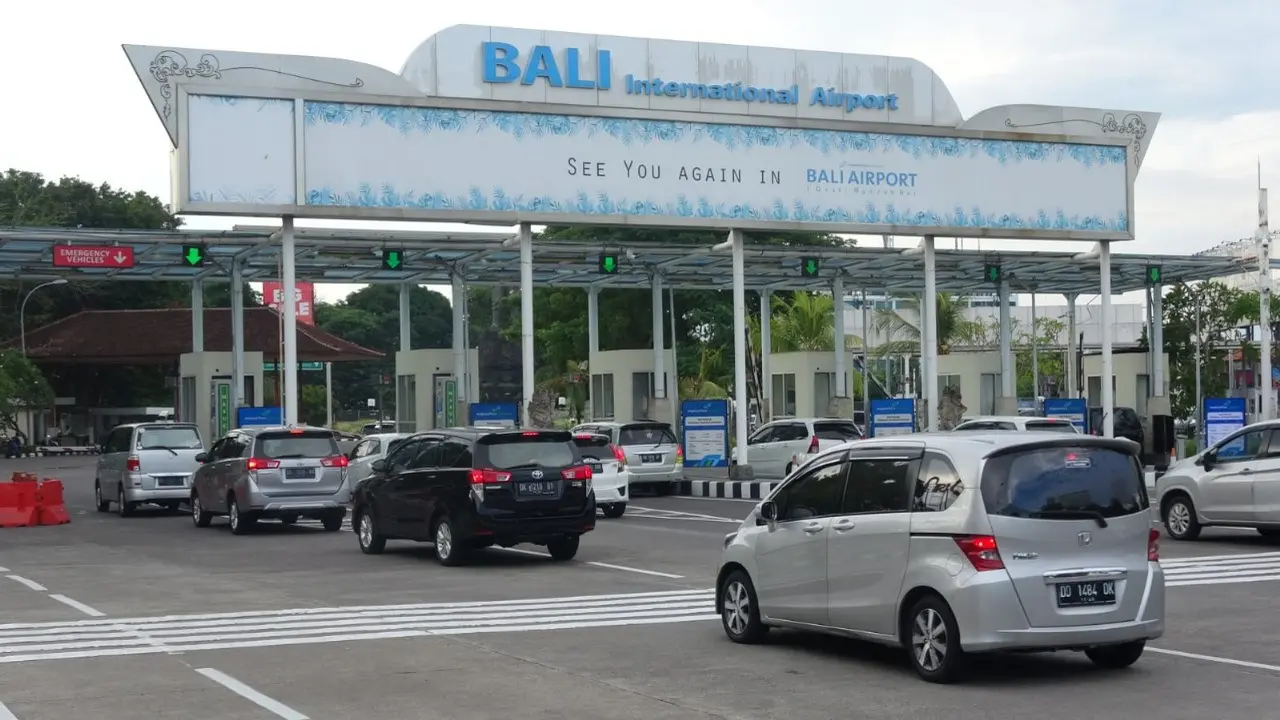 Pintu Keluar Bandara Ngurah Rai, Bali