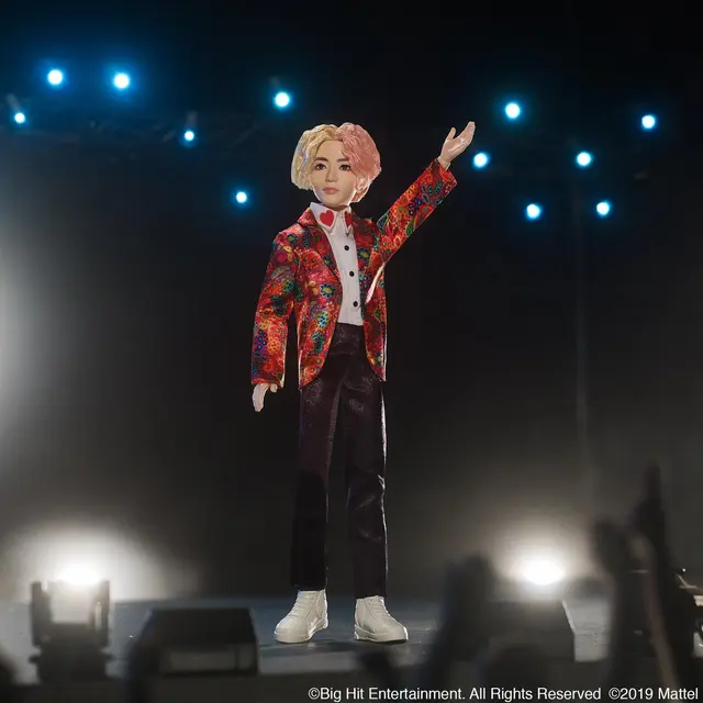 Boneka V BTS dari Mattel (Twitter/ @Mattel - https://twitter.com/Mattel/status/1110397732513034241)