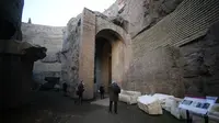 Potret yang diambil pada 18 Desember 2020 selama kunjungan pers di Mausoleum of Augustus (Mausoleo di Augusto, C), sebuah makam besar yang dibangun oleh Kaisar Romawi Augustus pada 28 SM. (FILIPPO MONTEFORTE / AFP)