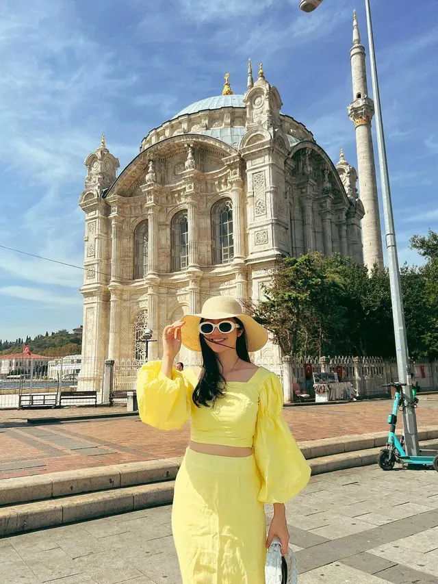 Ingin Travelling Bareng Pasangan Hidup, Ini 6 Potret Febby Rastanty di Turki