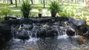 Kolam yang sudah diisi dengan bibit ikan menghiasi taman sisi barat Monas, Jakarta Pusat, Rabu (28/3). Tidak ada pungutan biaya bagi mereka yang ingin menikmati indahnya taman tersebut. (Liputan6.com/Arya Manggala)