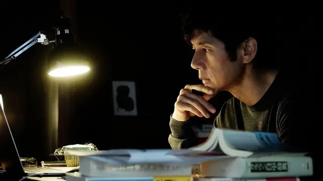 Kafuku diperankan Hidetoshi Nishijima dalam Drive My Car. (Foto: Dok. Bitters End/ KlikFilm/ IMDb)