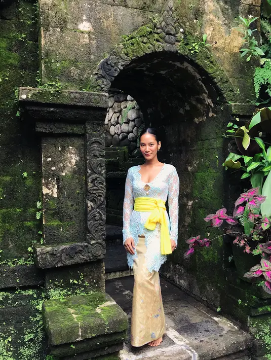 (Instagram/tarabasro)