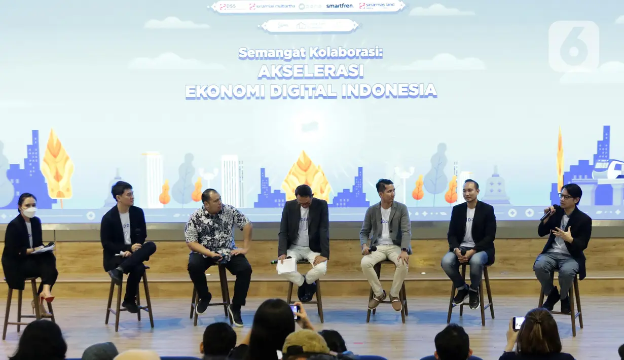 Chief Transformation Officer Sinarmas Land, Mulyawan Gani (kanan) memberikan keterangan terkait rencana kolaborasi antara DANA, Sinar Mas dan Lazada Group dalam diskusi Semangat Kolaborasi: Akselerasi Ekonomi Digital Indonesia di Jakarta, Kamis (25/8/2022). DANA bersama Sinar Mas dan Lazada Group mengumumkan rencana kolaborasi demi akselerasi ekonomi digital Indonesia. (Liputan6.com/Helmi Fithriansyah)