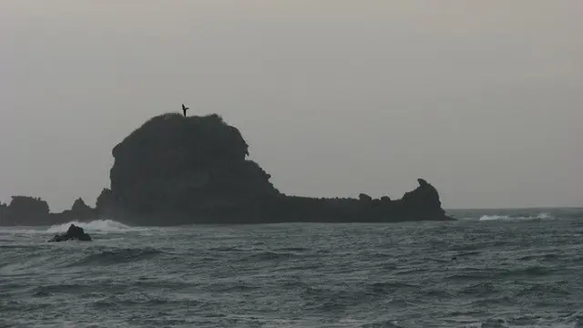 10 Pantai Cantik Garut Selatan, Memikat tapi Berbahaya