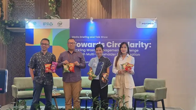 Upaya untuk mengurangi ancaman sampah plastik yang menumpuk di TPA pada 2028 melalui talkshow Towards Circularity: Tackling Waste Management Challenge Through Multi Stakeholder Collaboration' di Habitate Jakarta, pada Selasa, 26 Agustus 2025.