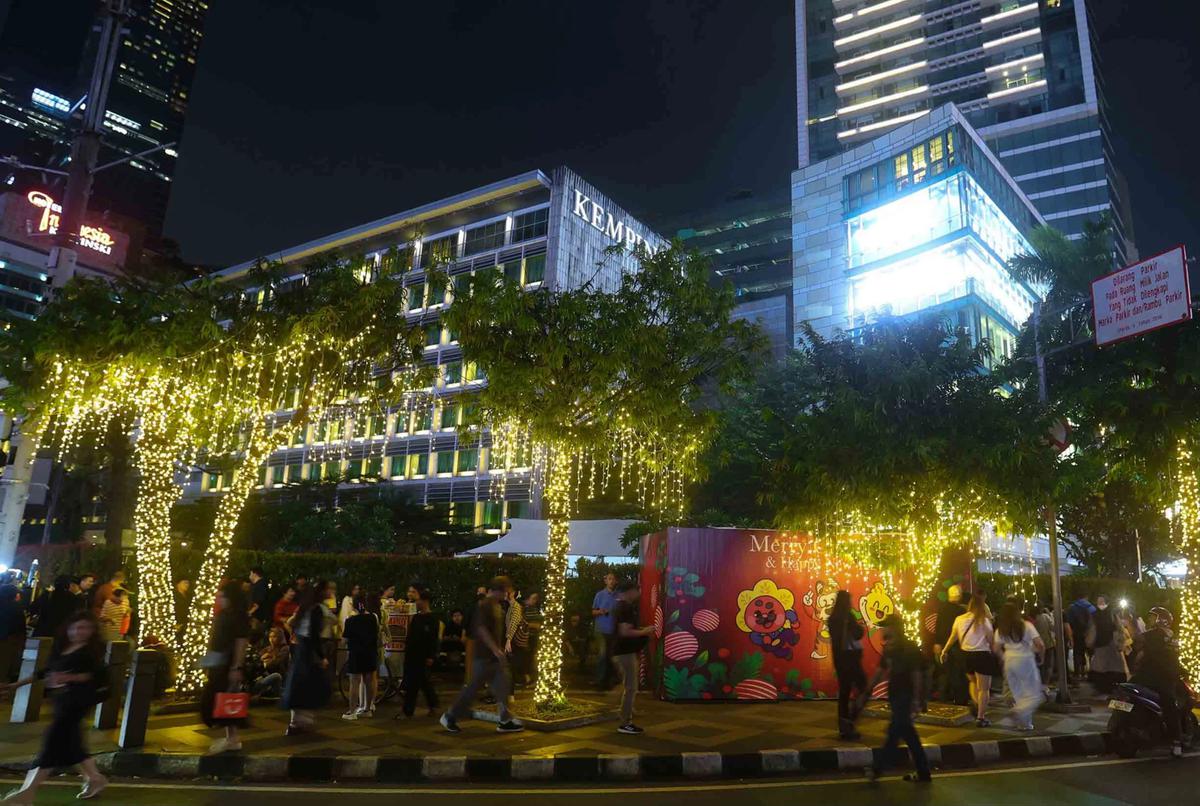 FOTO: Pesona Jakarta Light Festival Hiasi Libur Akhir Tahun