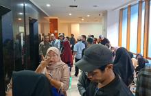 Cerita Orang Tua Antre Daftar Sekolah Swasta Gratis, Loket Belum Buka Tapi Nomor Antrean Sudah Ratusan