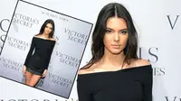 Sibuk Jadi Model, Kendall Jenner Tak Hadiri Ultah Ibunya