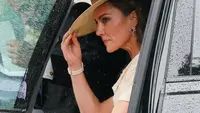Gaya Kate Middleton Hadiri Pernikahan Kedua Cucu Ratu Elizabeth II, Dipuji Berbusana Terbaik