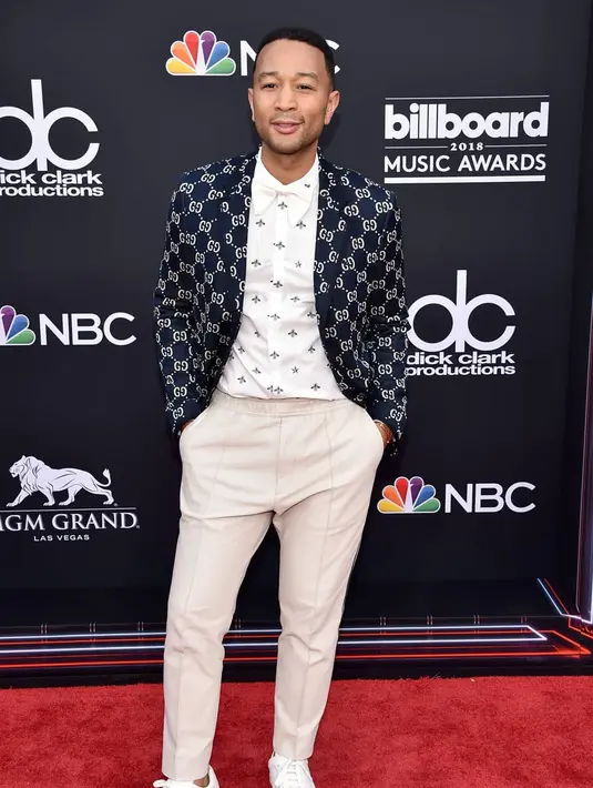 "Kamu perlu meluangkan waktu untuk masing-masing seperti jalan-jalan di hari ulang tahun atau makan malam berdua." - John Legend. (instagram/johnlegend)