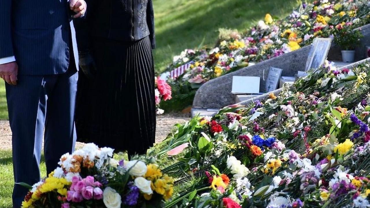 6 Potret Kastil Windsor Banjir Karangan Bunga, Penghormatan untuk Pangeran Philip