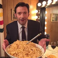 Nih Hugh Jackman menawarkan santapan untuk kamu yang sudah mulai lapar dan ngiler! (instagram/thehughjackman)