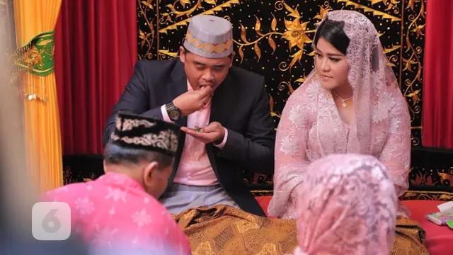 [Bintang] Pernikahan Kahiyang dan Bobby