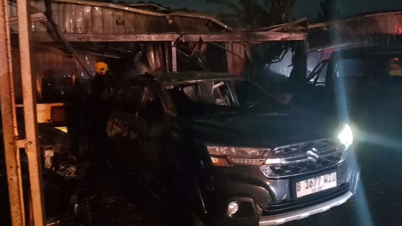 Kebakaran Rental Mobil dan Bengkel di Depok