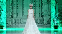 Gaun pengantin rancangan Imelda Kartini