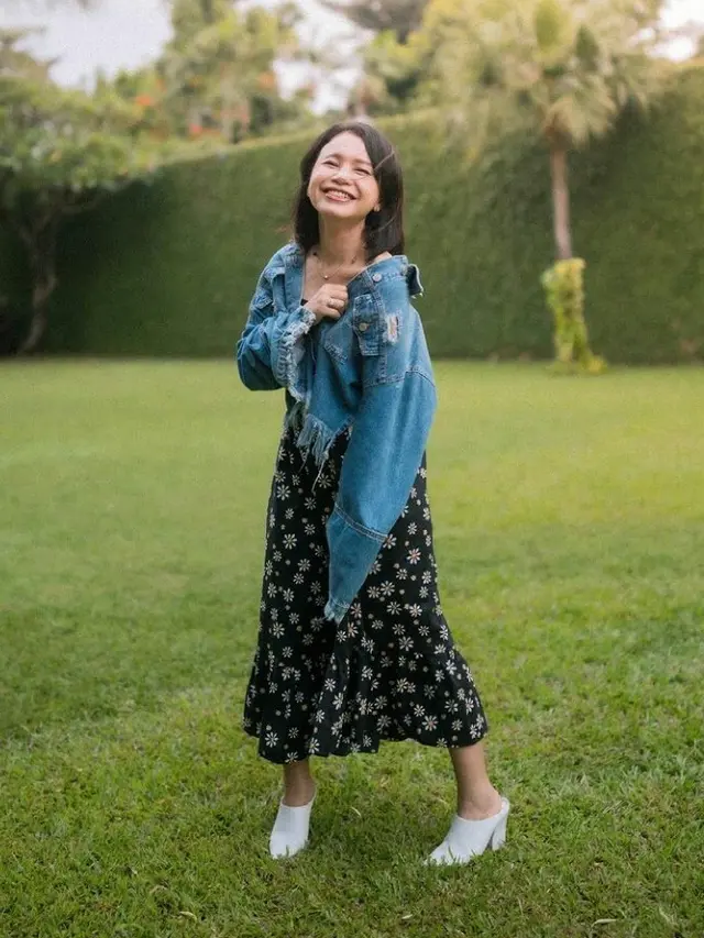 Menolak Tua, Ini 6 Gaya Fashion Kekinian Rossa di Usia 42 Tahun