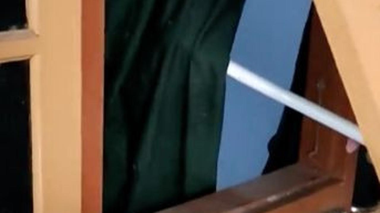 Curiga Teman Kos Tak pernah Keluar, Pria ini Dapati Kamarnya Penuh Botol Berisi Air Kencing dan Sampah Baunya Menyengat