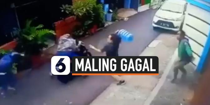 VIDEO: Lihat, Maling Motor Jatuh Tersungkur Dipukul Galon Air