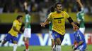 Selebrasi striker Brasil, Henrique Almeida setelah mencetak gol ke gawang Hongaria pada laga semifinal Piala Dunia U-20 2011 Hernan Ramirez Villegas Stadium, Pereira, Kolombia (17/8/2011). Henrique Almeida sukses meraih gelar pemain terbaik dan top skor secara bersamaan pada Piala Dunia U-20 edisi 2011 di Kolombia. Sebagai top skor, ia mampu mencetak 5 gol sepanjang turnamen bersama dua pemain lainnya, Alexandre Lacazette (Prancis) dan Alvaro Vazquez (Spanyol). Brasil sendiri akhirnya tampil sebagai juara. (AFP/Luis Robayo)