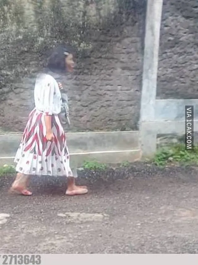 6 Foto Absurd Kepala Orang 'Ngebug' Ini Kelihatan Seram, Kocak