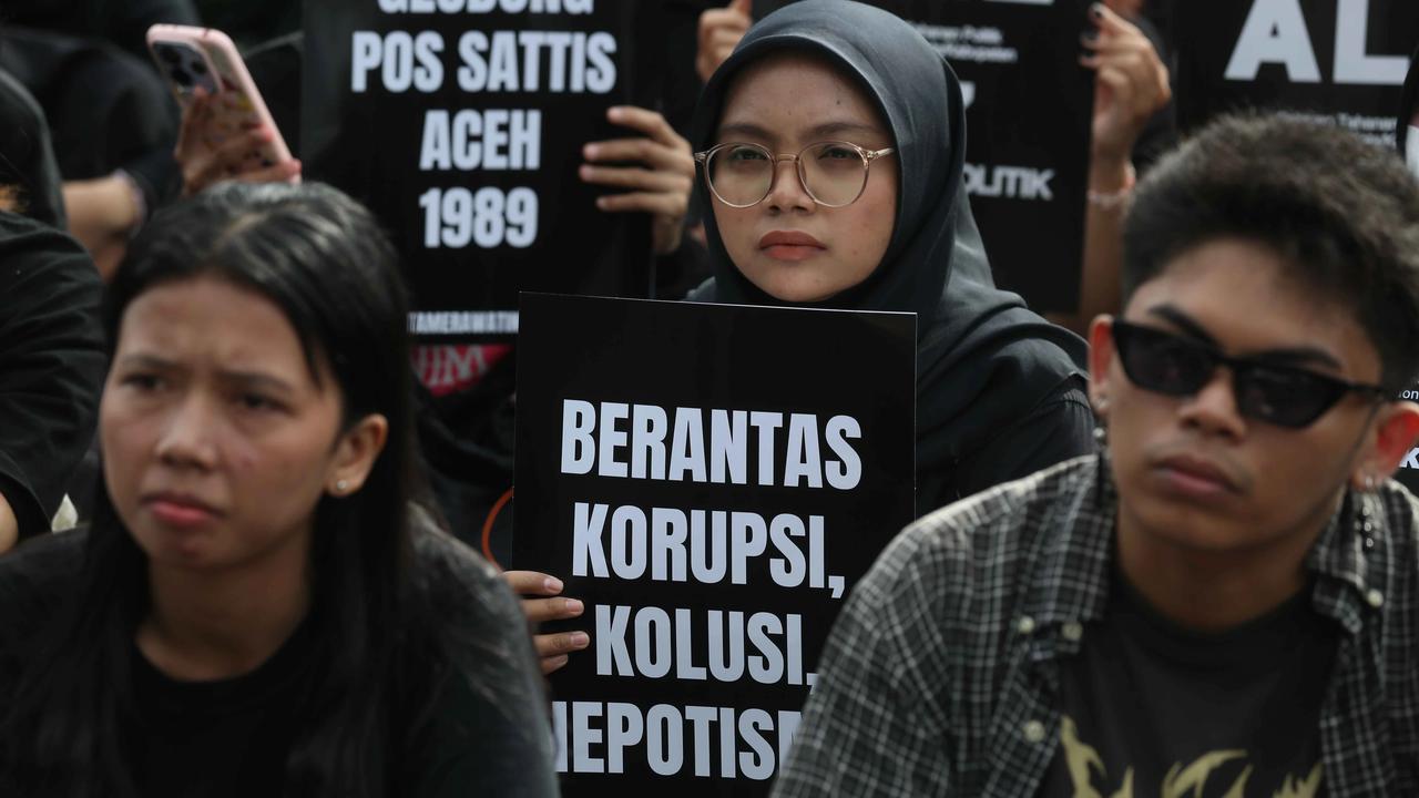 FOTO: Aksi Kamisan Tandai 19 Tahun Perjuangan Korban Pelanggaran HAM