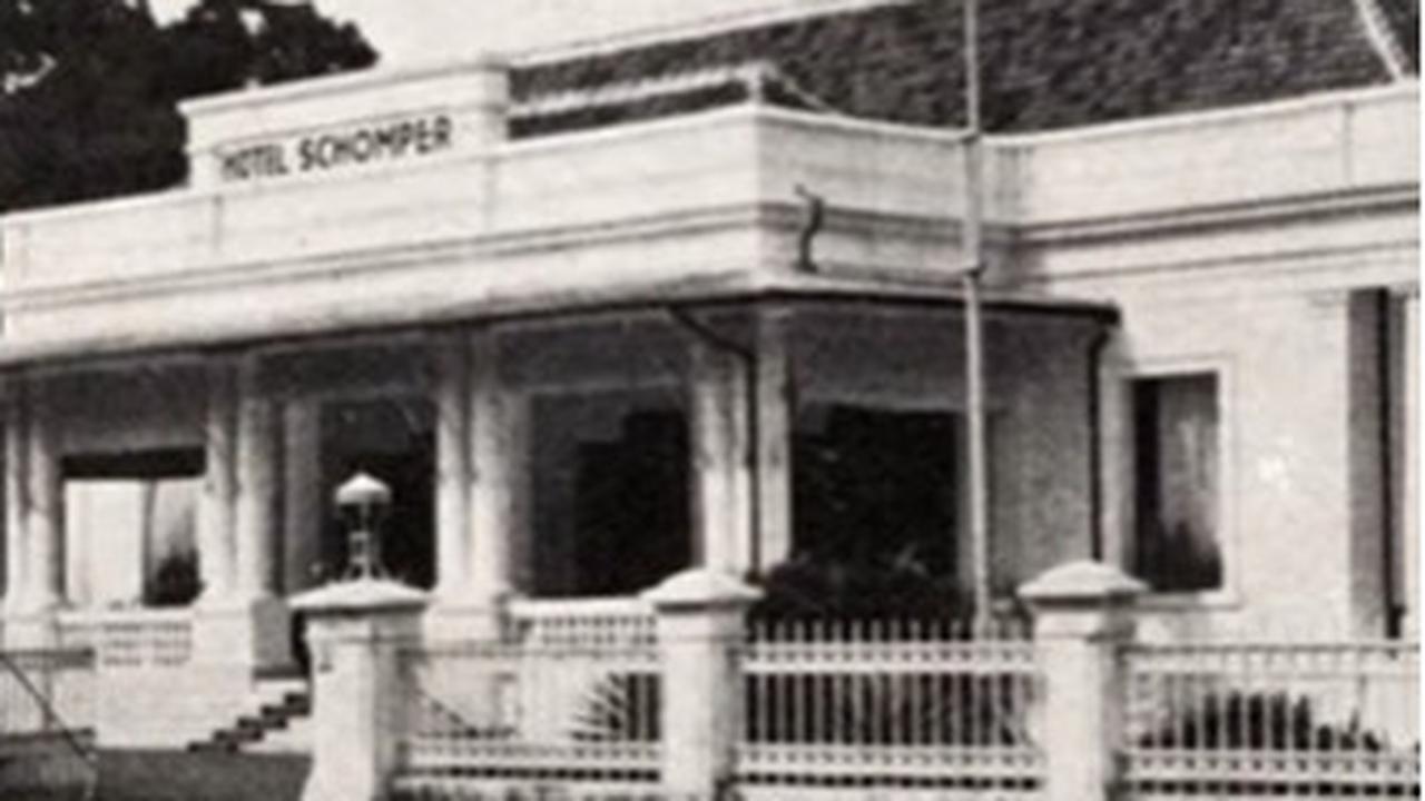 Gedung ini awalnya merupakan sebuah hotel megah di Batavia yang dibangun pada tahun 1939.