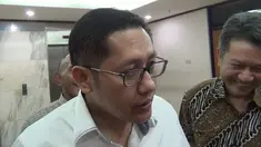 "Untuk diskusi, ngobrol-ngobrol, jadi tersangka itu seperti apa, barangkali saya menawarkan, kalau dibutuhkan, saya siap," ucap Anas.