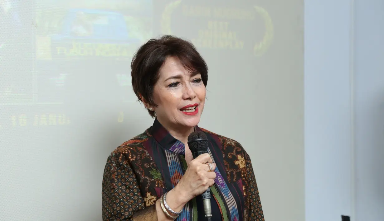 Widyawati Raih Penghargaan di Asia Pacific Film Festival (APFF) yang ke 59th. Serah terima penghargaan di Pusat Perfilman Haji Usmar Ismail, Kuningan, Jakarta Selatan, Kamis (16/1/2020). (Daniel Kampua/Fimela.com)