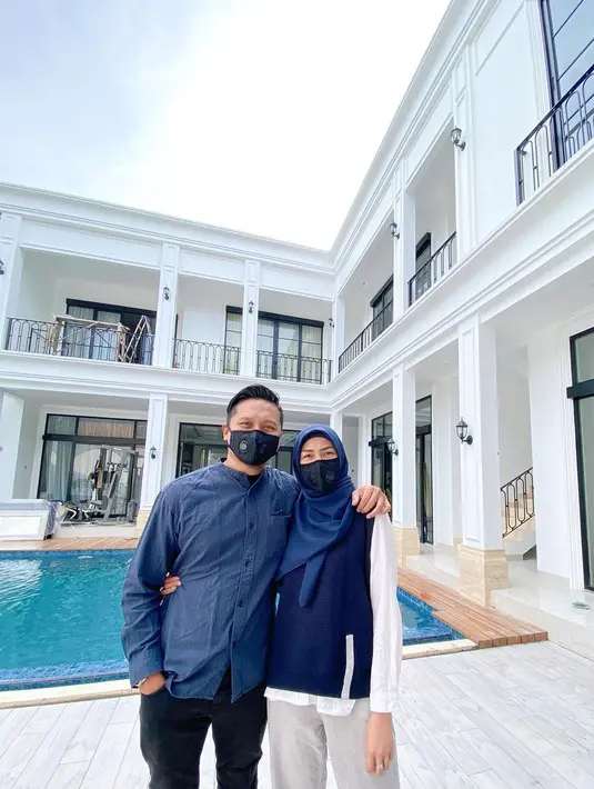 Rumah Arie Untung dan Fenita Arie (Instagram/ariekuntung)