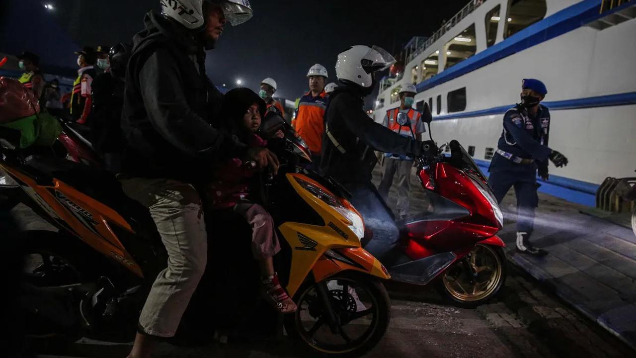 Hampir tiap tahun, Polisi mengimbau masyarakat tidak memilih mudik memakai motor.