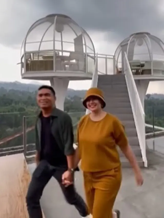 Catherine Wilson mesra bersama suami (Instagram/cathrinewilson)