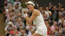 Ekspresi Johanna Konta saat mengalahkan petenis Rumania, Simona Halep pada perempat final tunggal putri Wimbledon 2017 di The All England Lawn Tennis Club, Wimbledon, London, (11/7/2017). (AP/Alastair Grant)