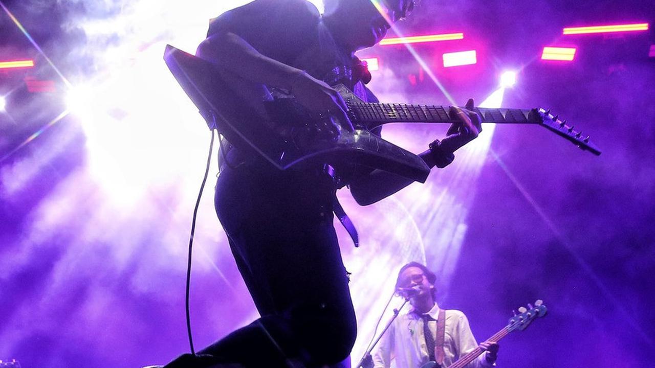 Pecah! 10 Potret .FEAST Gebrak KapanLagi Buka Bareng (KLBB) BRI Festival 2025 - Puluhan Ribu Penonton Membara Nyanyi Bareng